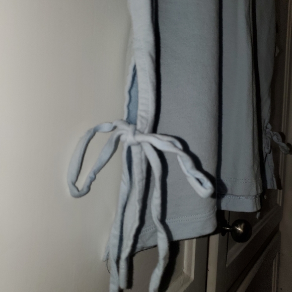 Forever 21 Women's Side Ties T-shirt - Picture 6 of 6